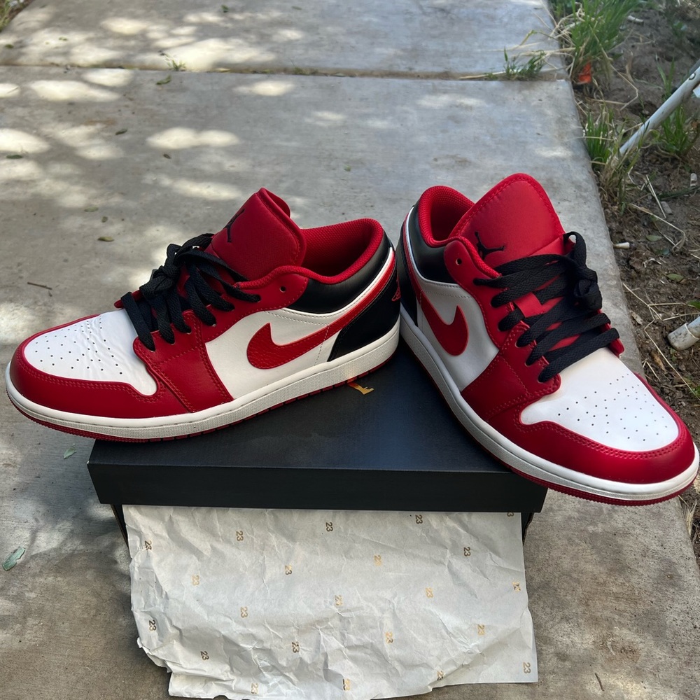 Jordan 1s size 9/5